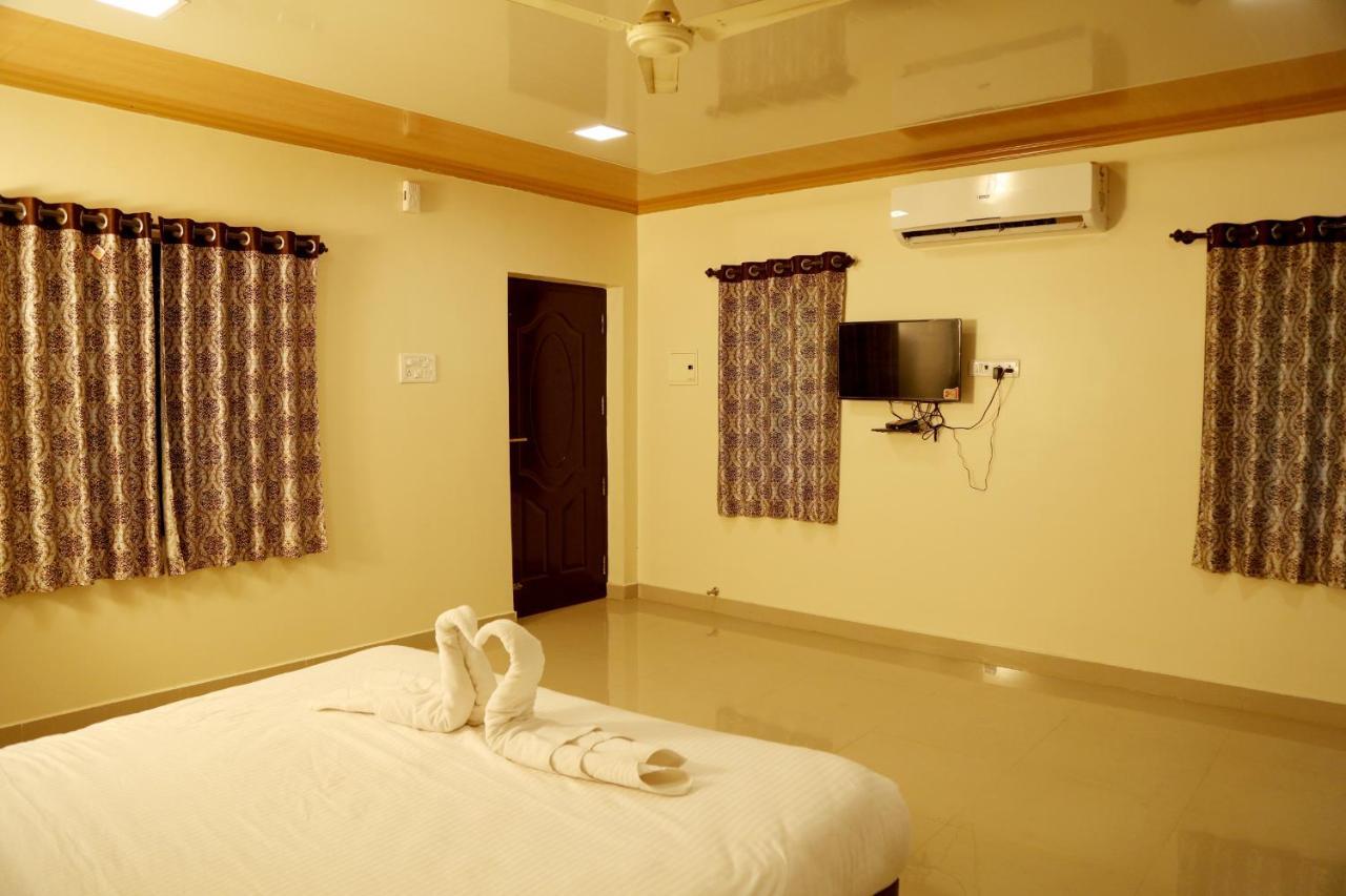 Royal Nature Resort Pollachi Exterior photo